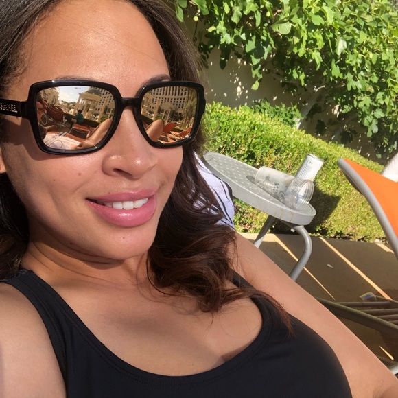 Meet your Posher, Ayrika - Picture 1 of 1